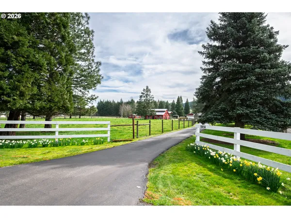 $899,000 | 16454 Highway 211, Molalla, OR 97038