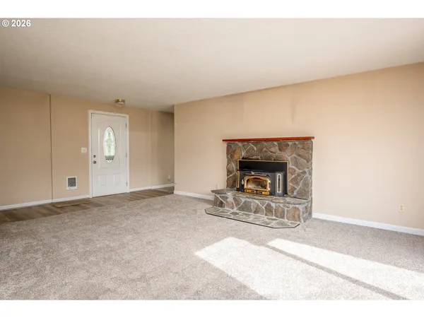 $899,000 | 16454 Highway 211, Molalla, OR 97038