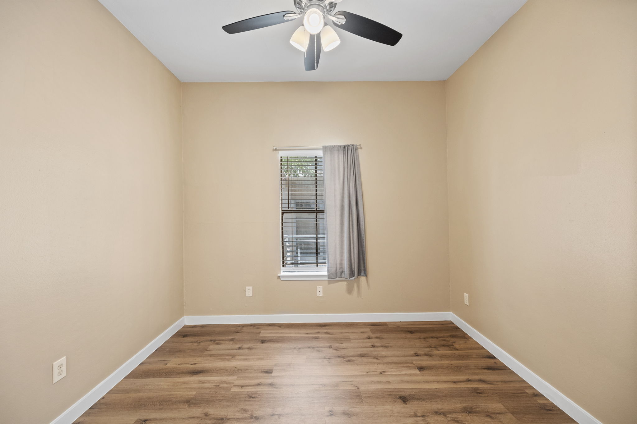 712 Graham Place, Unit 302 Austin, TX 78705 - Photo 17 of 30