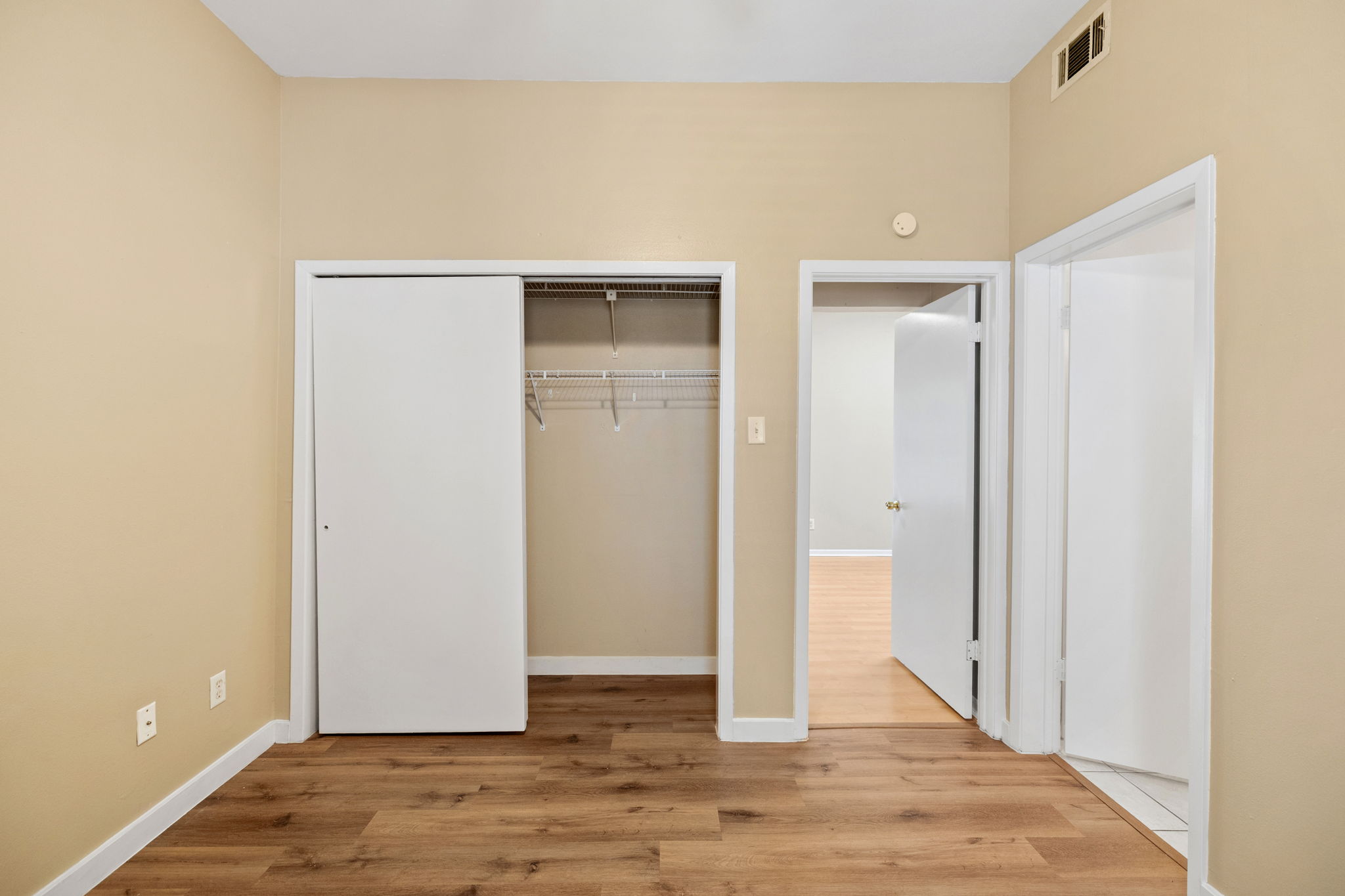 712 Graham Place, Unit 302 Austin, TX 78705 - Photo 18 of 30