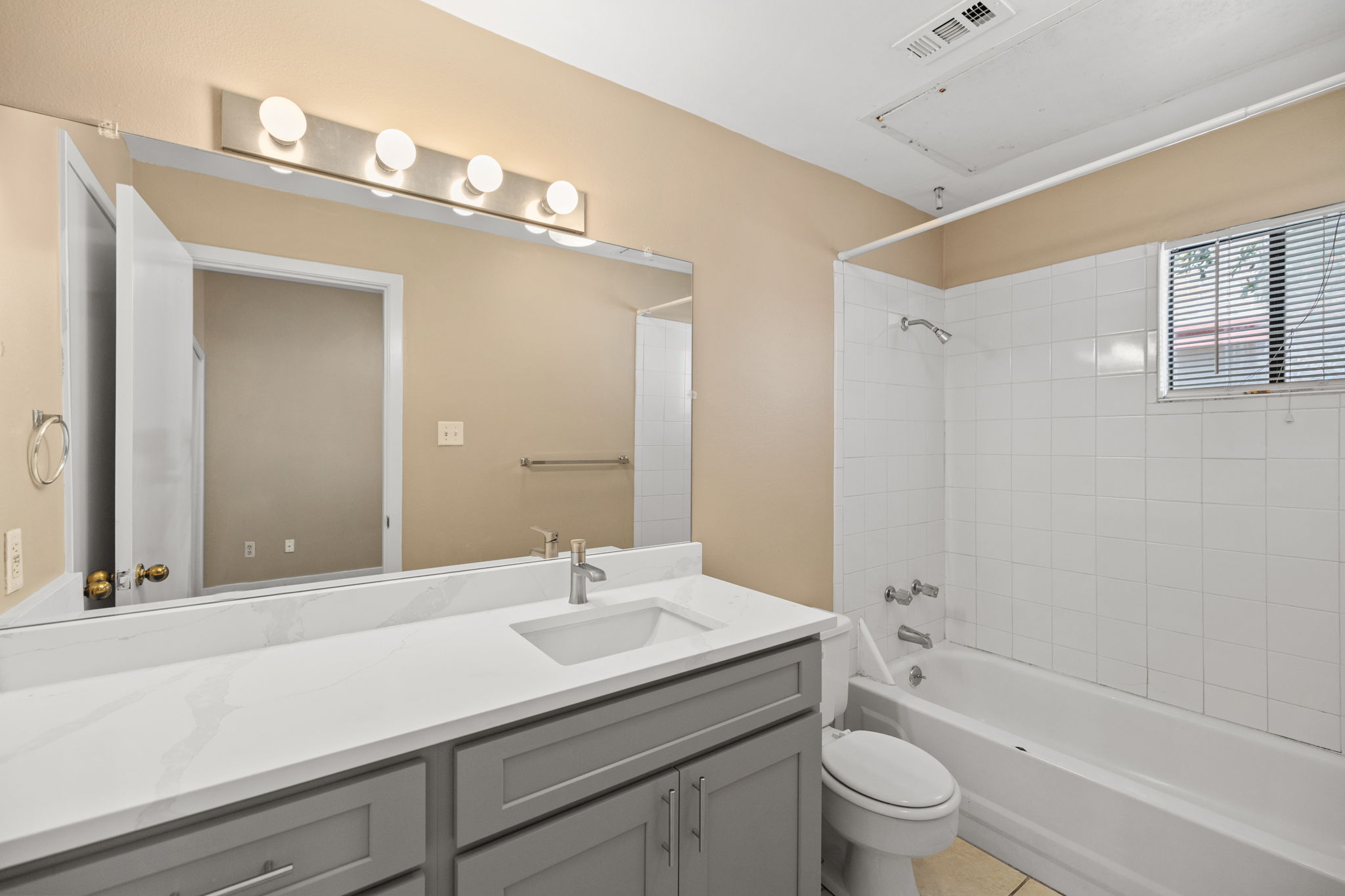 712 Graham Place, Unit 302 Austin, TX 78705 - Photo 19 of 30