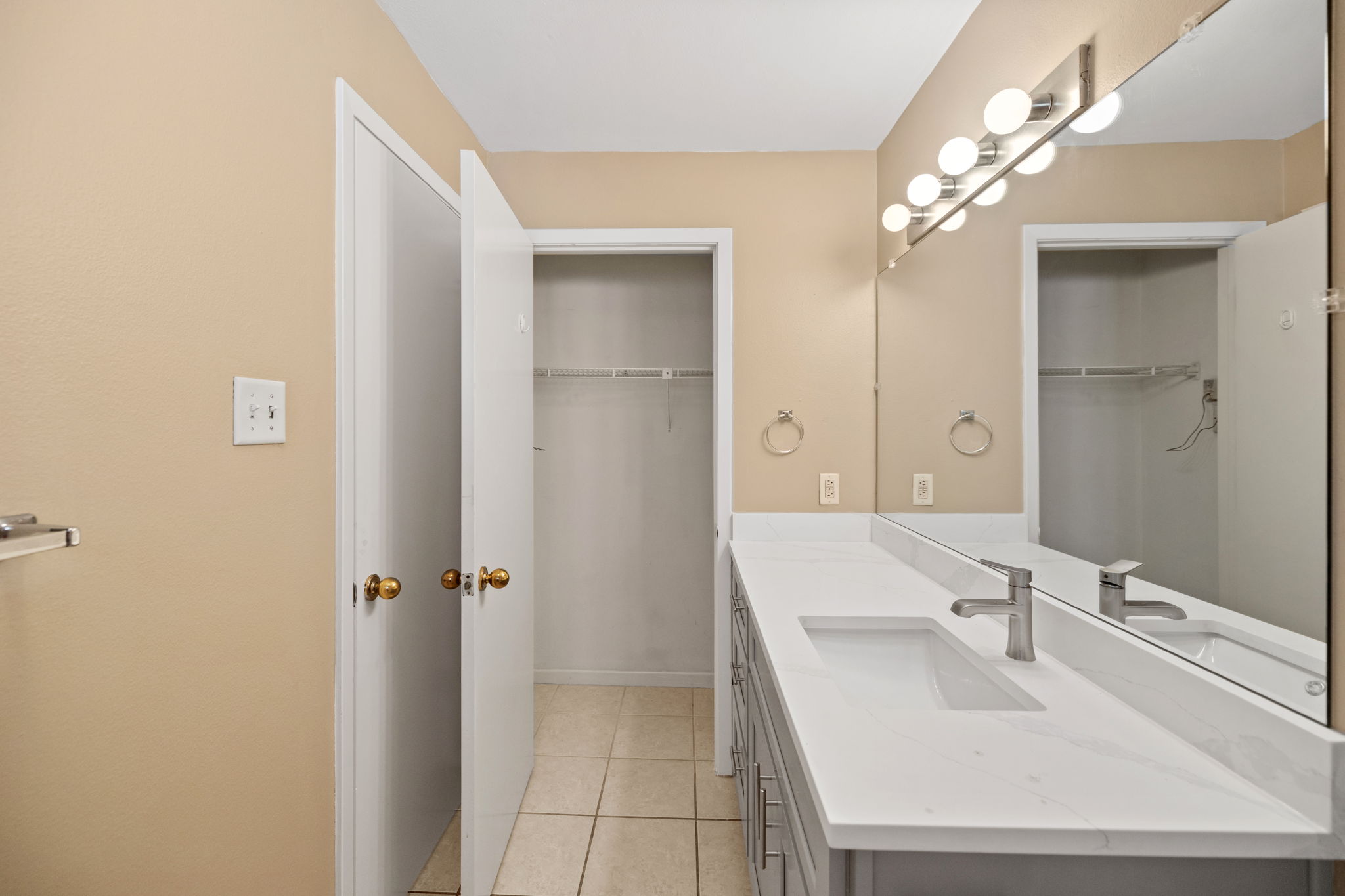 712 Graham Place, Unit 302 Austin, TX 78705 - Photo 21 of 30