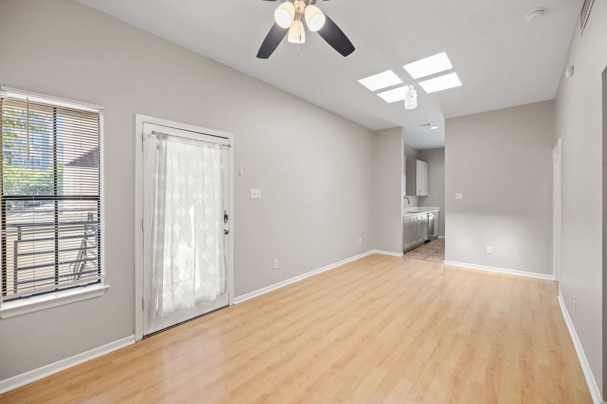 712 Graham Place, Unit 302 Austin, TX 78705 - Photo 7 of 30