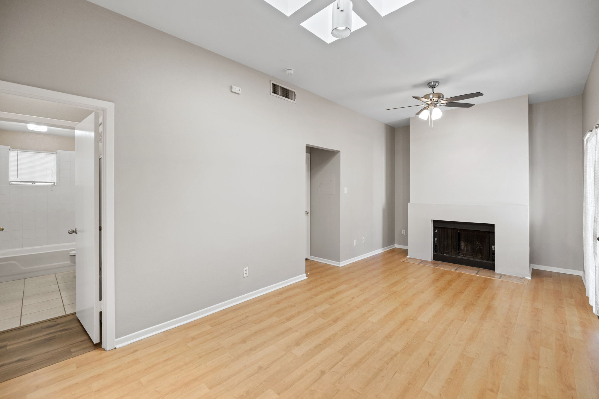 712 Graham Place, Unit 302 Austin, TX 78705 - Photo 8 of 30