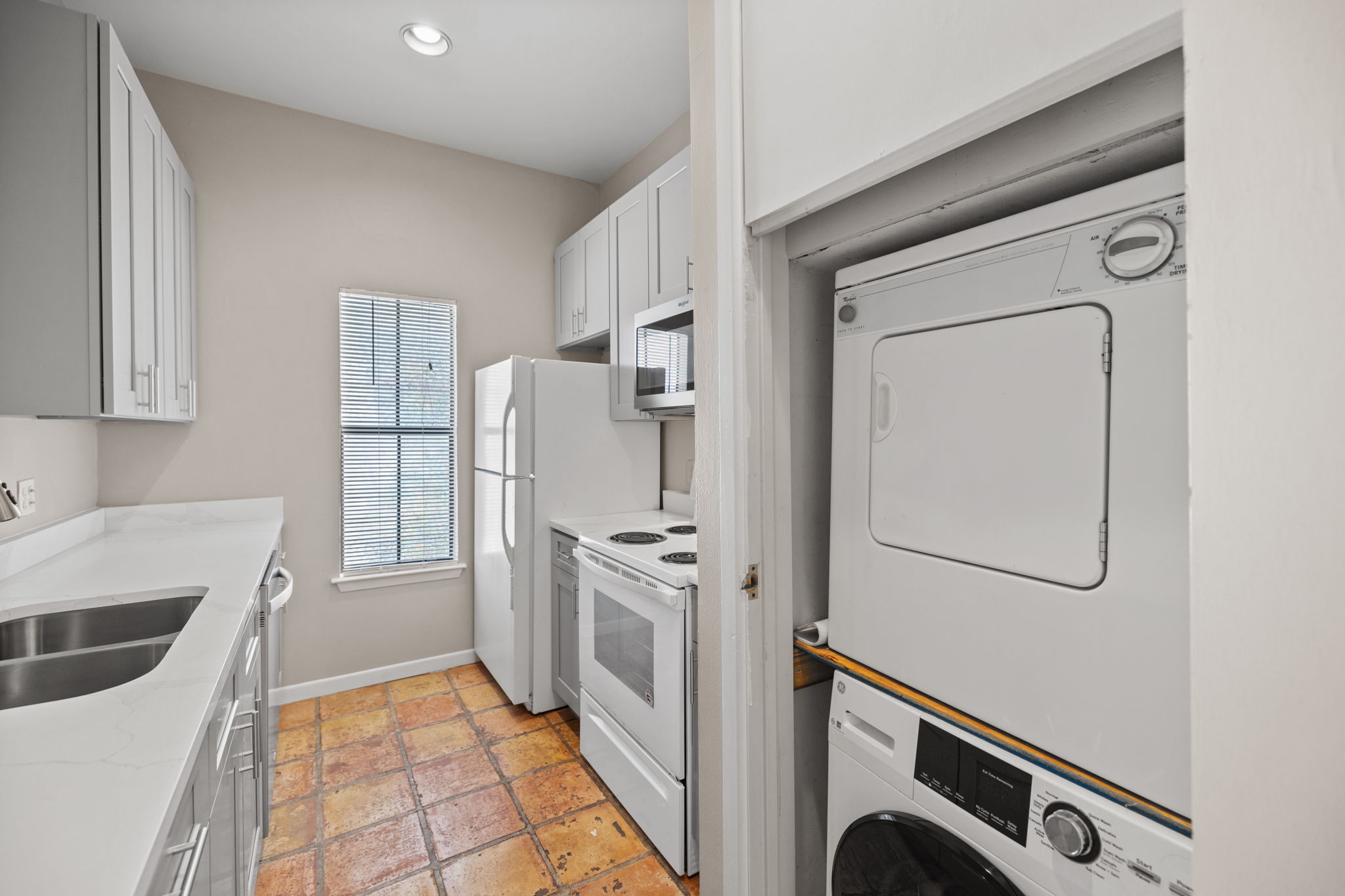 712 Graham Place, Unit 302 Austin, TX 78705 - Photo 10 of 30