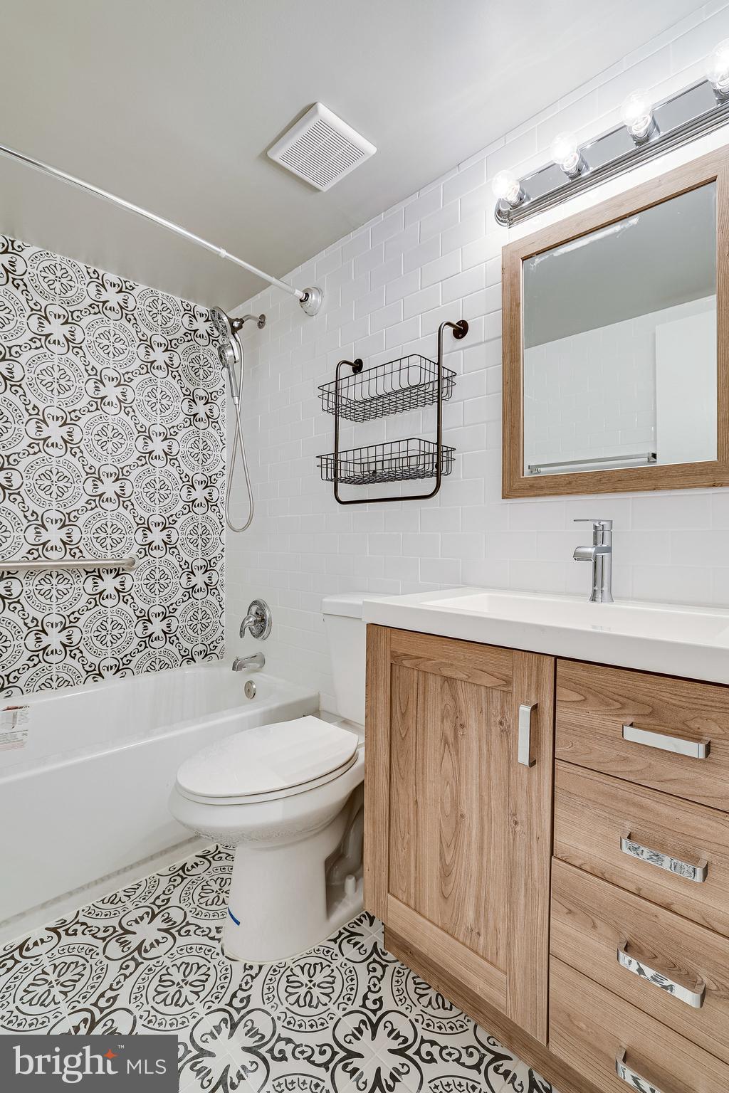 2210 Springwood Drive, Unit 207 Reston, VA 20191 - Photo 23 of 28 Second Bathroom with Shower/Tub combination
