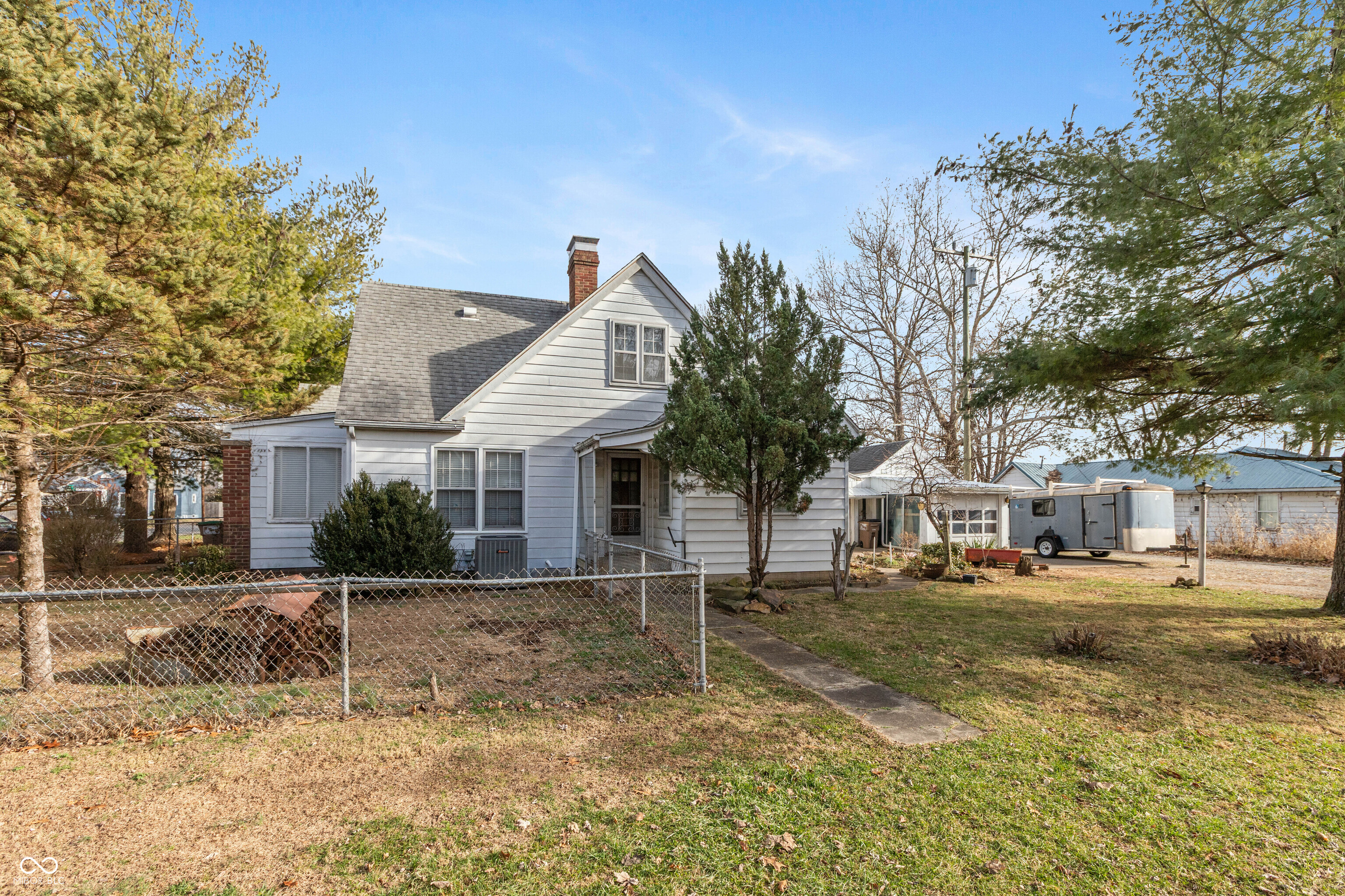1403 16th Street Columbus, IN 47201 - Photo 1 of 25