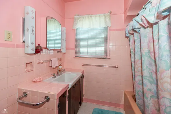 $218,900 | 1403 16th Street, Columbus, IN 47201