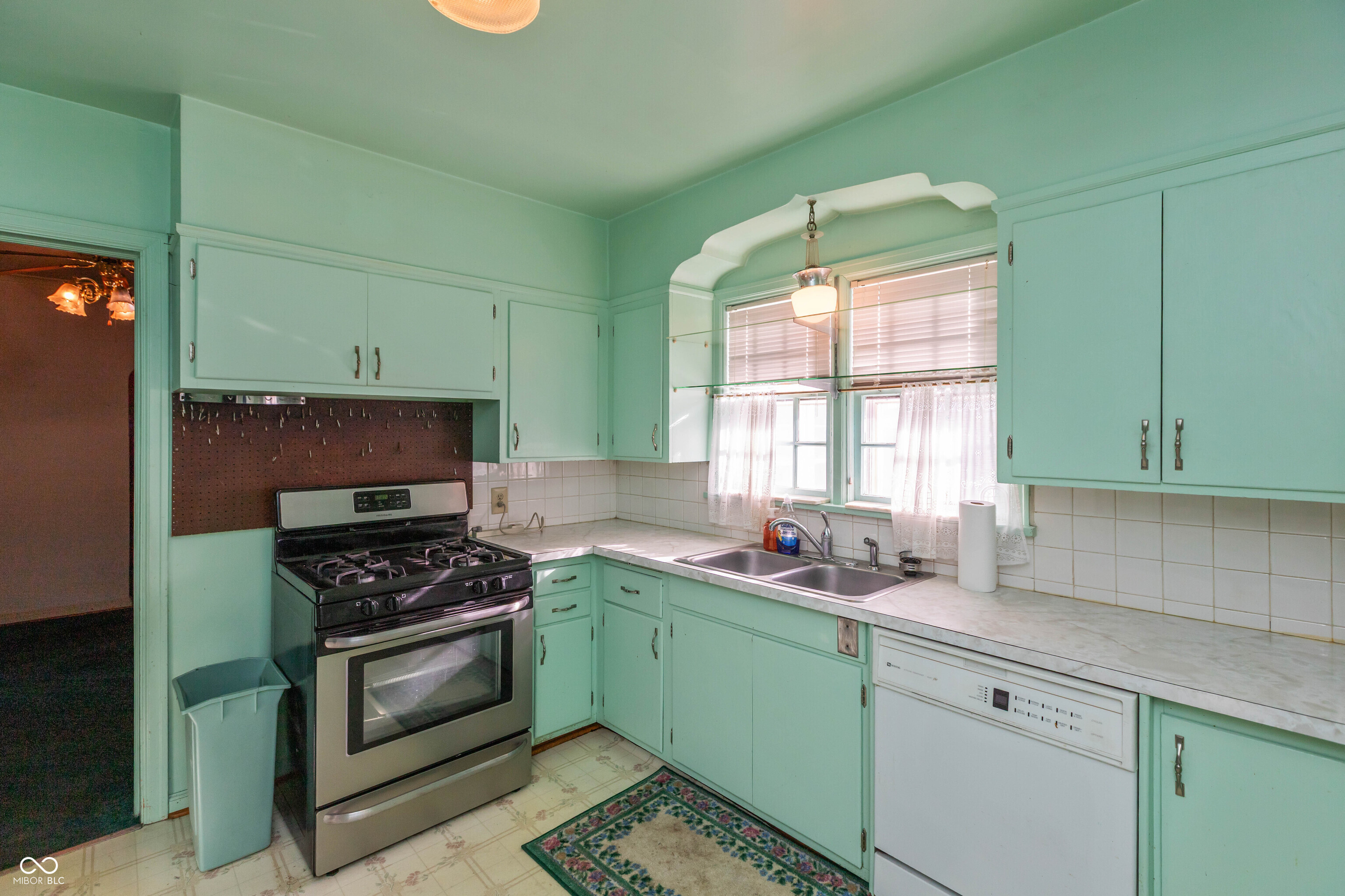 1403 16th Street Columbus, IN 47201 - Photo 8 of 25