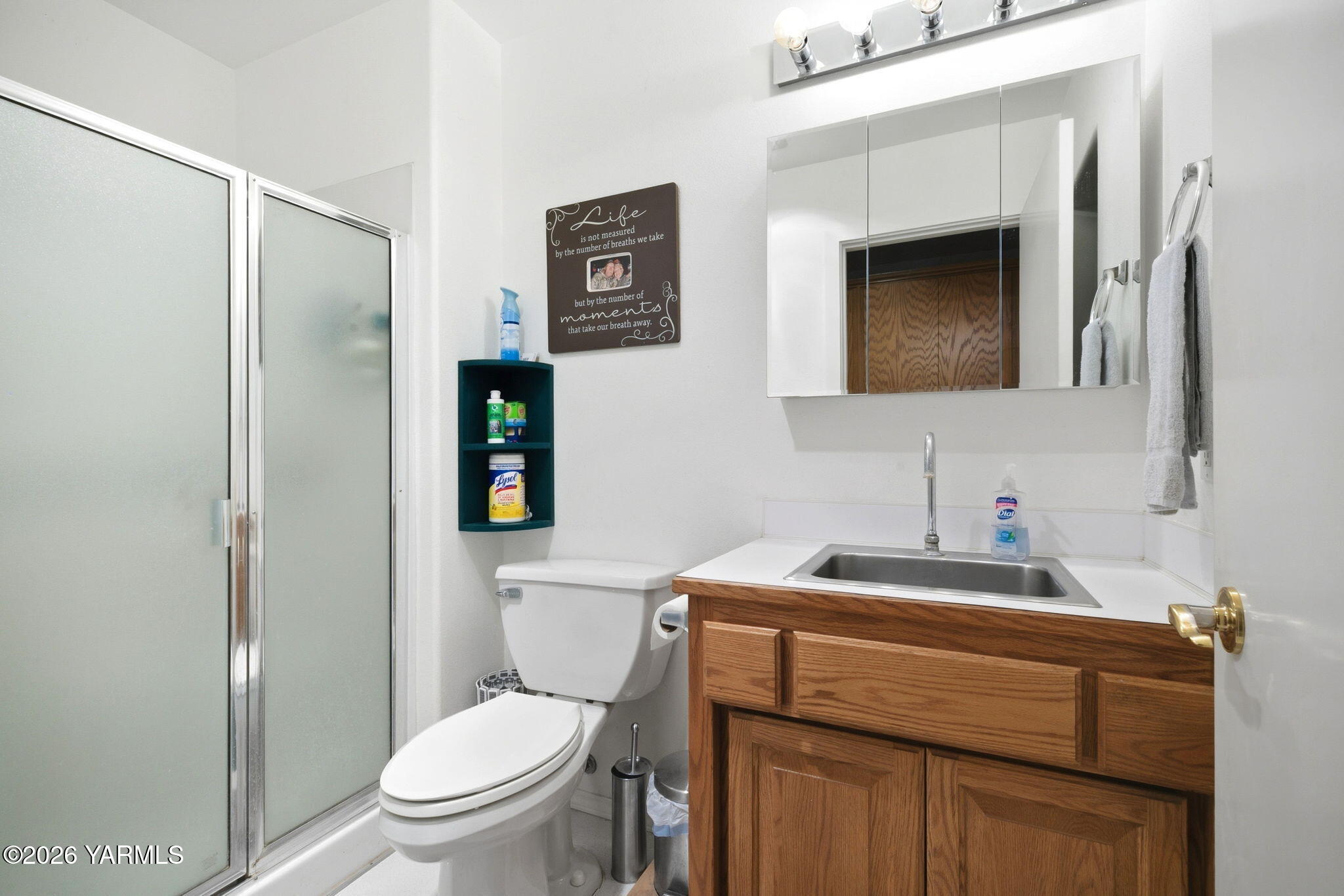 999 Elk Ridge Lane Selah, WA 98942 - Photo 20 of 43 Guest Bath