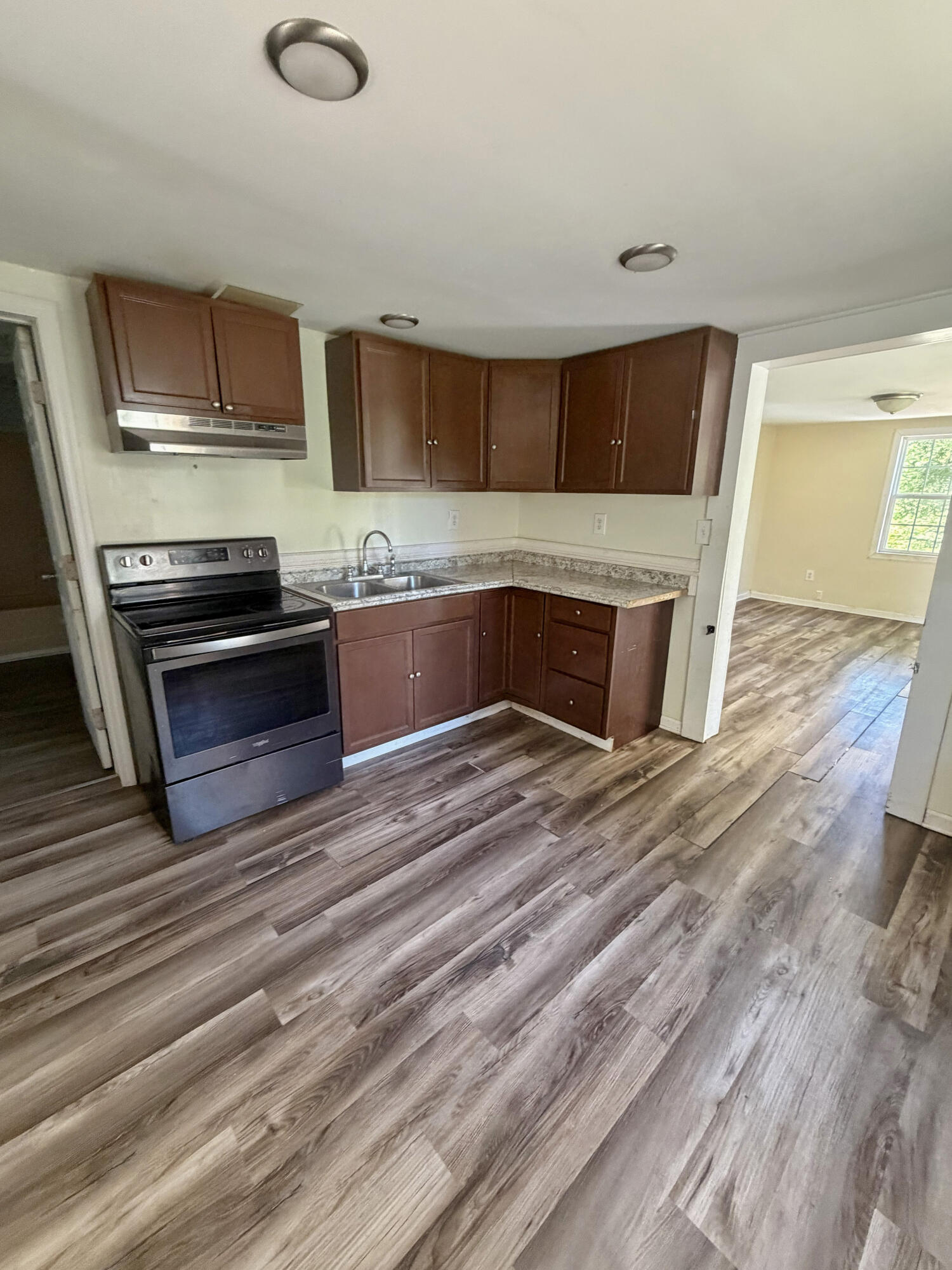 802 Colerain Street LaFayette, GA 30728 - Photo 2 of 9 Kitchen