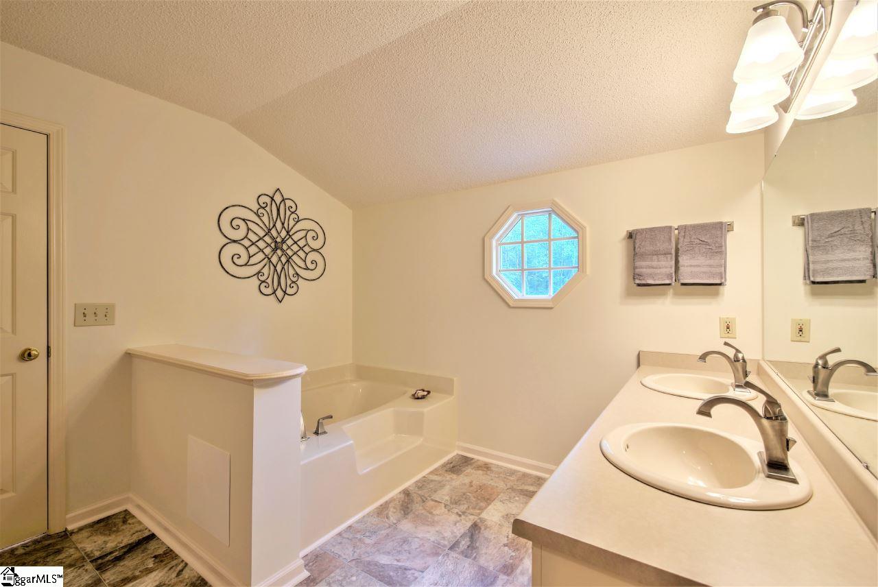 207 Beagle Run Easley, SC 29642 - Photo 23 of 36