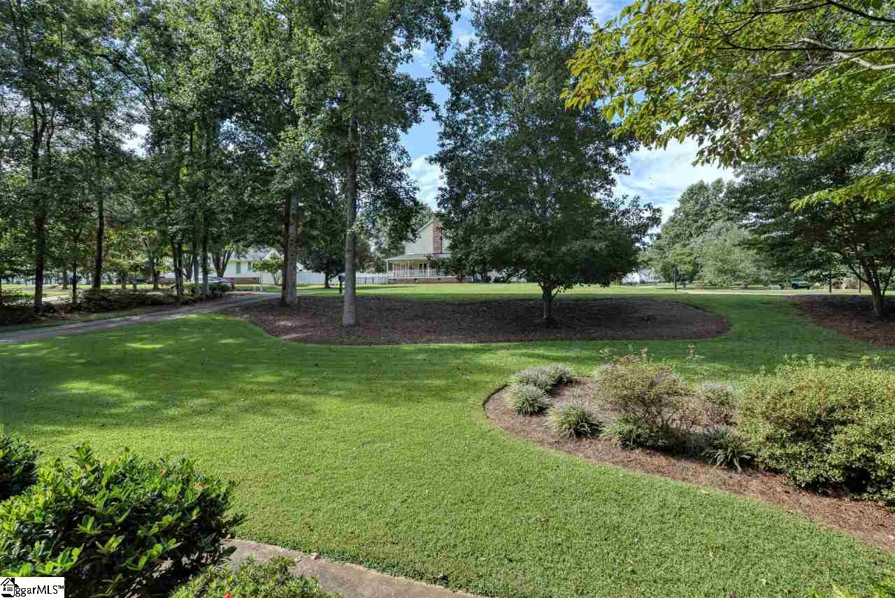 207 Beagle Run Easley, SC 29642 - Photo 33 of 36