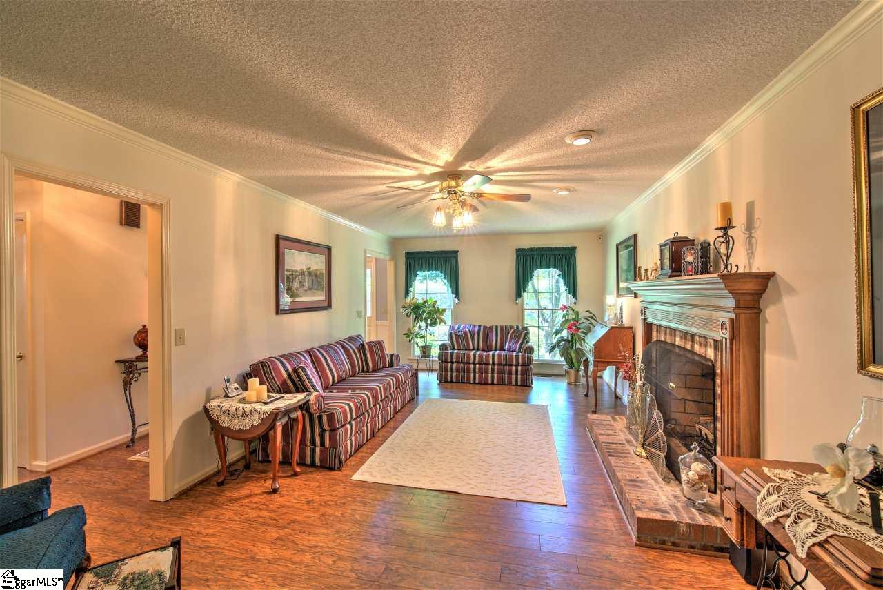207 Beagle Run Easley, SC 29642 - Photo 8 of 36