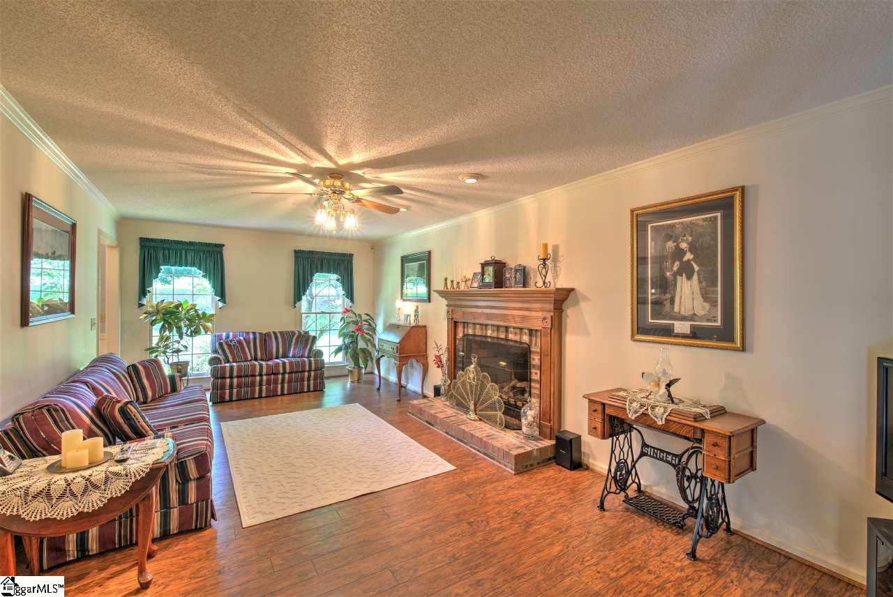 207 Beagle Run Easley, SC 29642 - Photo 10 of 36