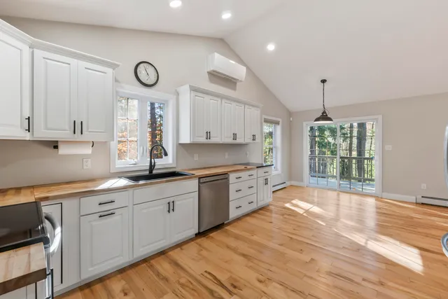 $749,500 | 50-0 Island Road, Limerick, ME 04048