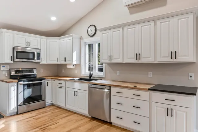 $749,500 | 50-0 Island Road, Limerick, ME 04048