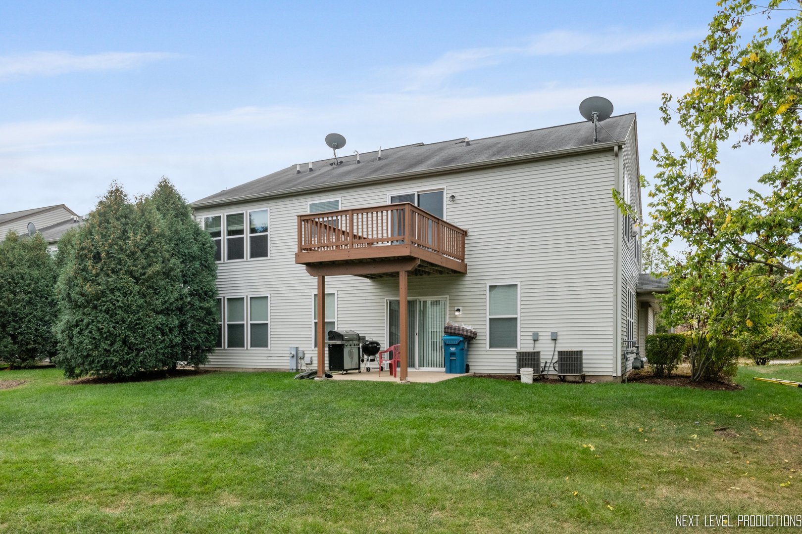 533 Metropolitan Street Aurora, IL 60502 - Photo 17 of 18 front view of a house with a yard
