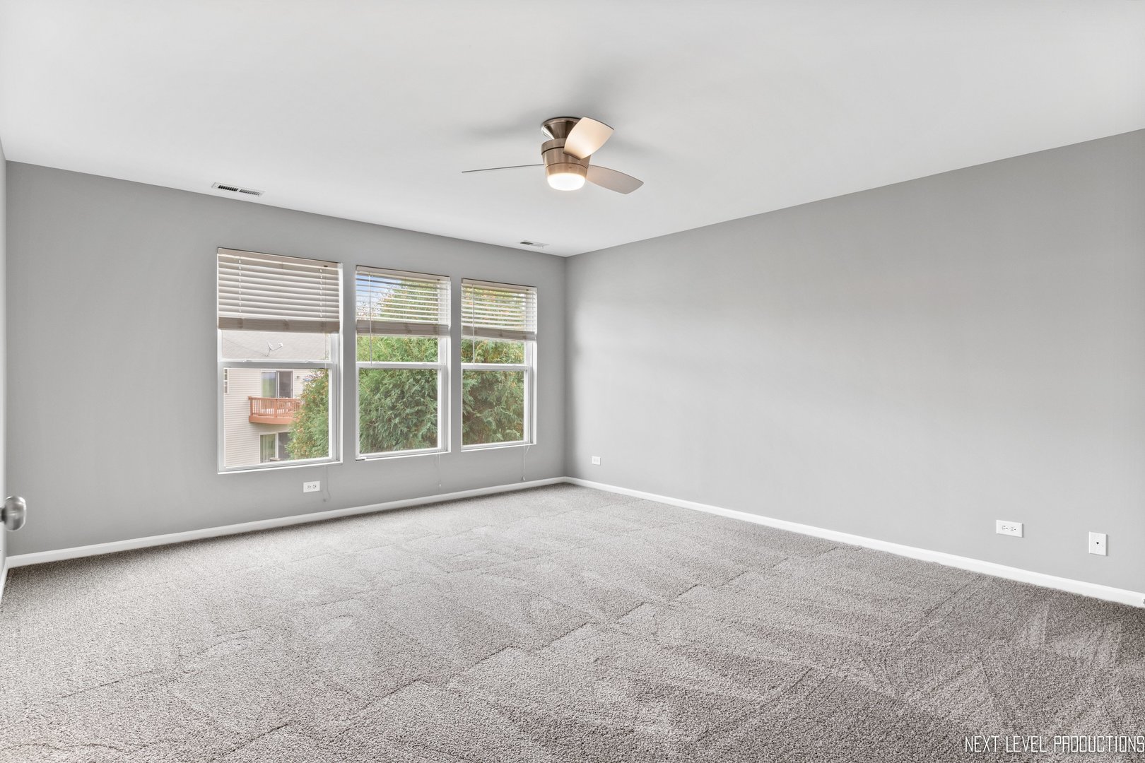 533 Metropolitan Street Aurora, IL 60502 - Photo 9 of 18 a view of an empty room with a window