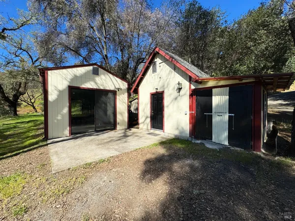$830,000 | 1800-1810 Boonville Road, Ukiah, CA 95482