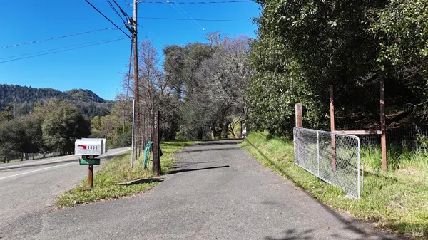 $830,000 | 1800-1810 Boonville Road, Ukiah, CA 95482