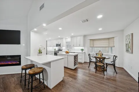 $750,000 | 6422 Waltway Drive, Houston, TX 77008