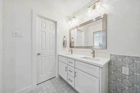 $750,000 | 6422 Waltway Drive, Houston, TX 77008