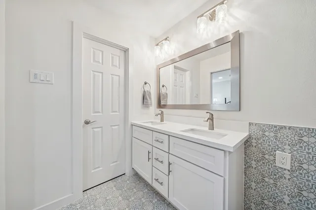 $814,000 | 6422 Waltway Drive, Houston, TX 77008