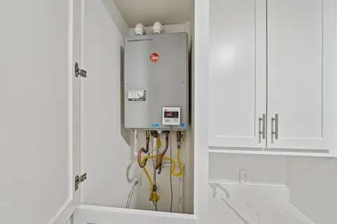 $750,000 | 6422 Waltway Drive, Houston, TX 77008