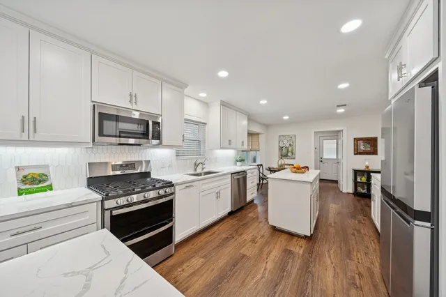 $814,000 | 6422 Waltway Drive, Houston, TX 77008