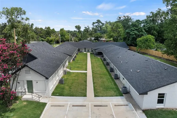 $925 | 316 West 7th Street, Unit 104, Mount Pleasant, TX 75455