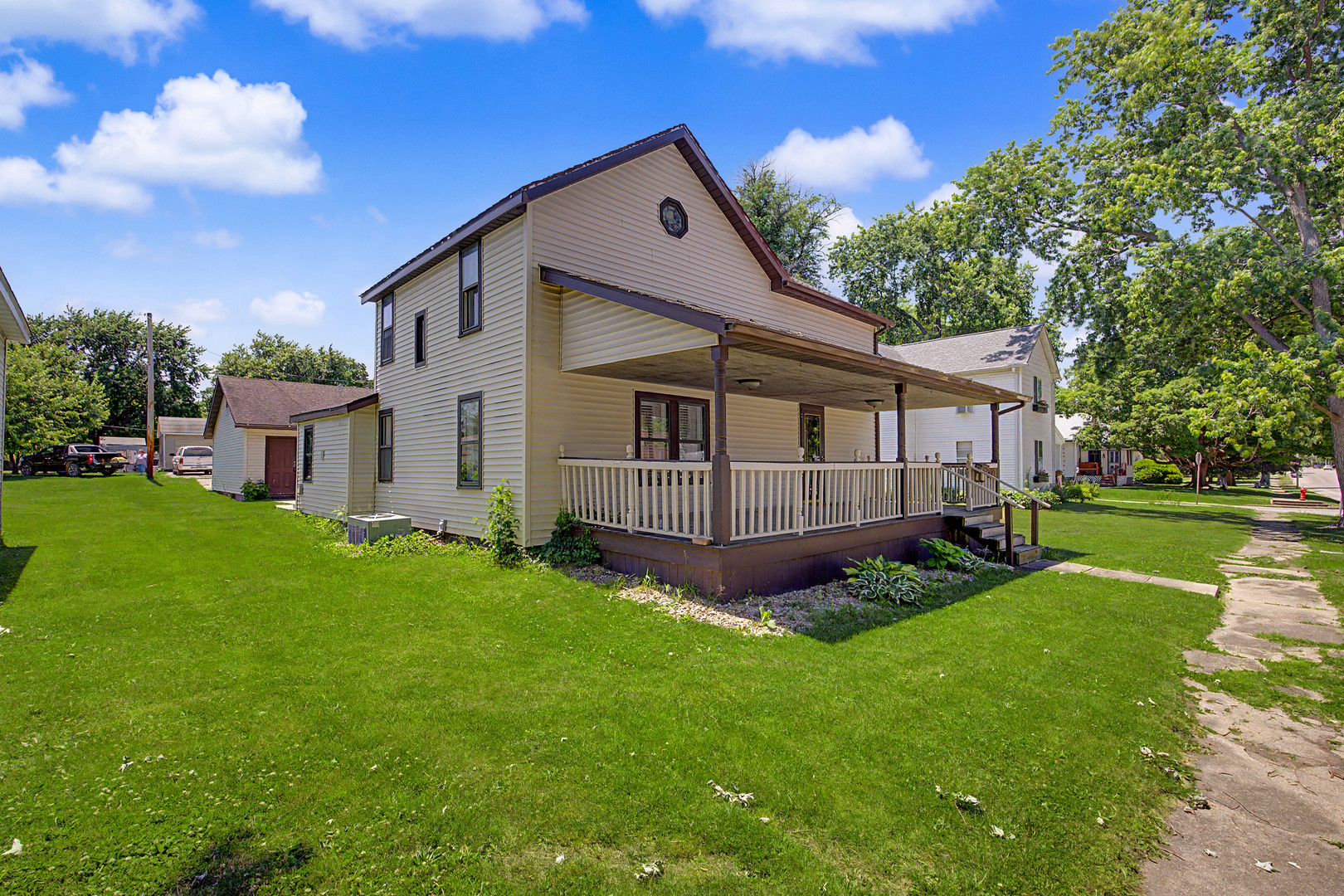 1206 East Main Street Clinton, IL 61727 - Photo 2 of 33