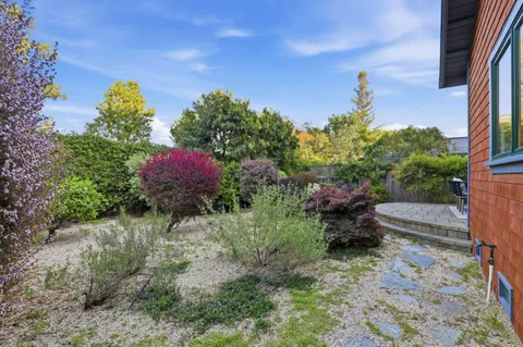 $3,598,000 | 2067 Santa Cruz Avenue, Menlo Park, CA 94025