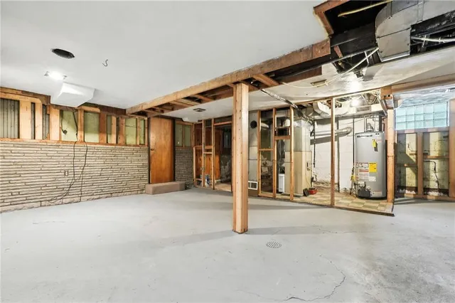 a view of an indoor garage