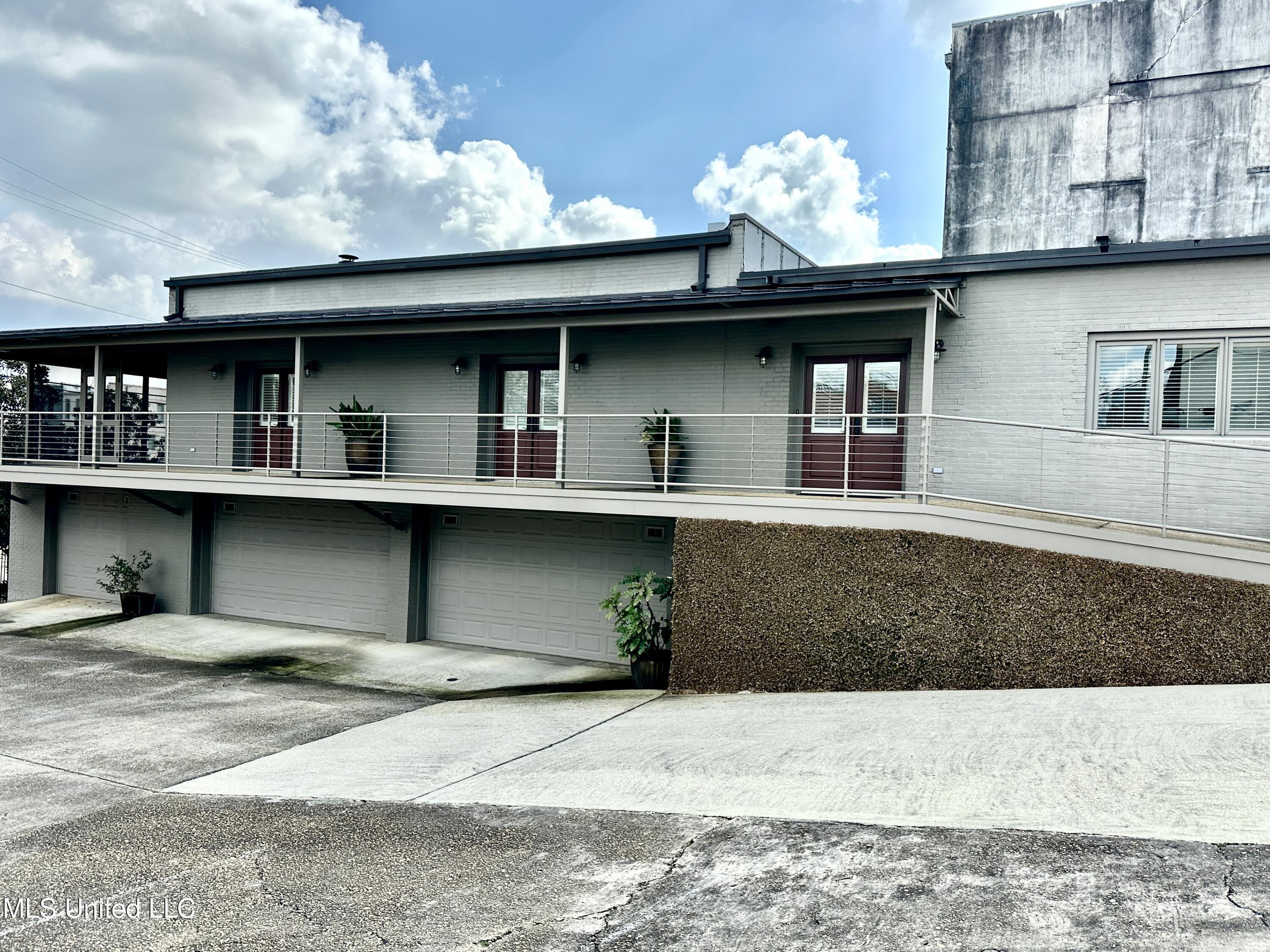 126 North Broadway McComb, MS 39648 - Photo 2 of 44 IMG_0045