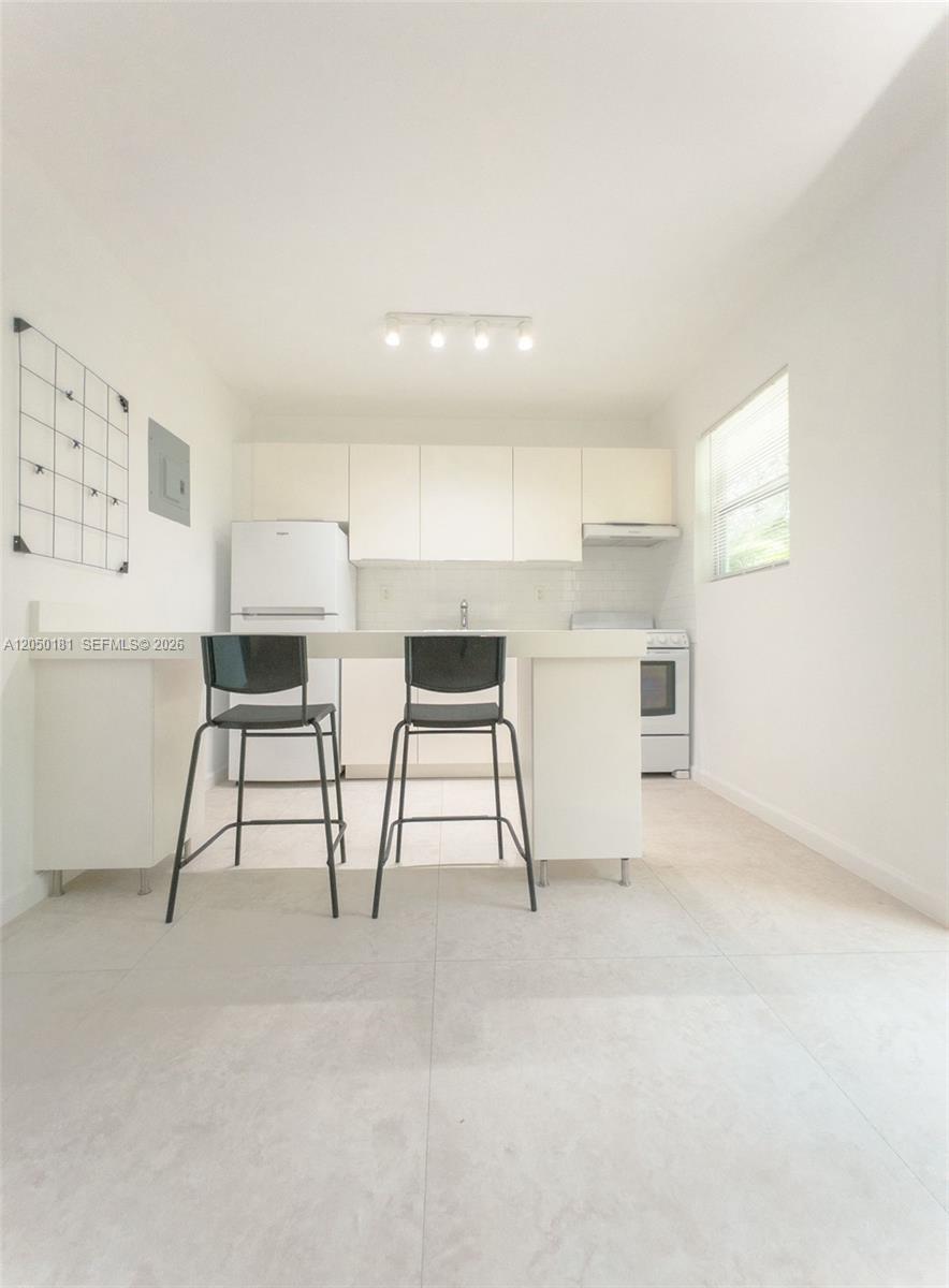 3676 Oak Avenue, Unit 6 Miami, FL 33133 - Photo 4 of 20