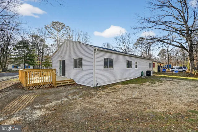 a view of a house with a yard and garage