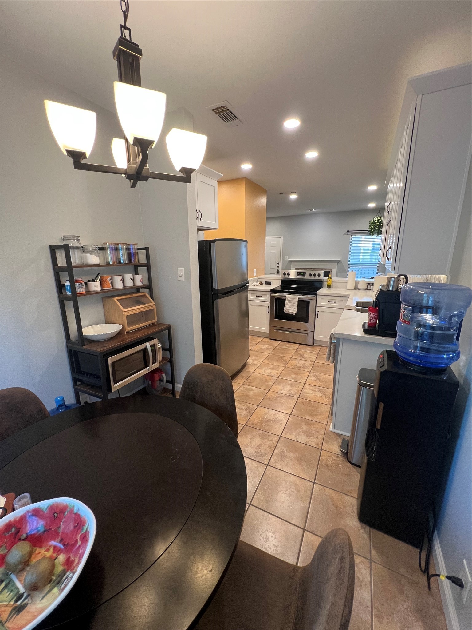 2414 Longview Street, Unit 202 Austin, TX 78705 - Photo 8 of 17 Cozy dining space perfect for casual
meals and gatherings.