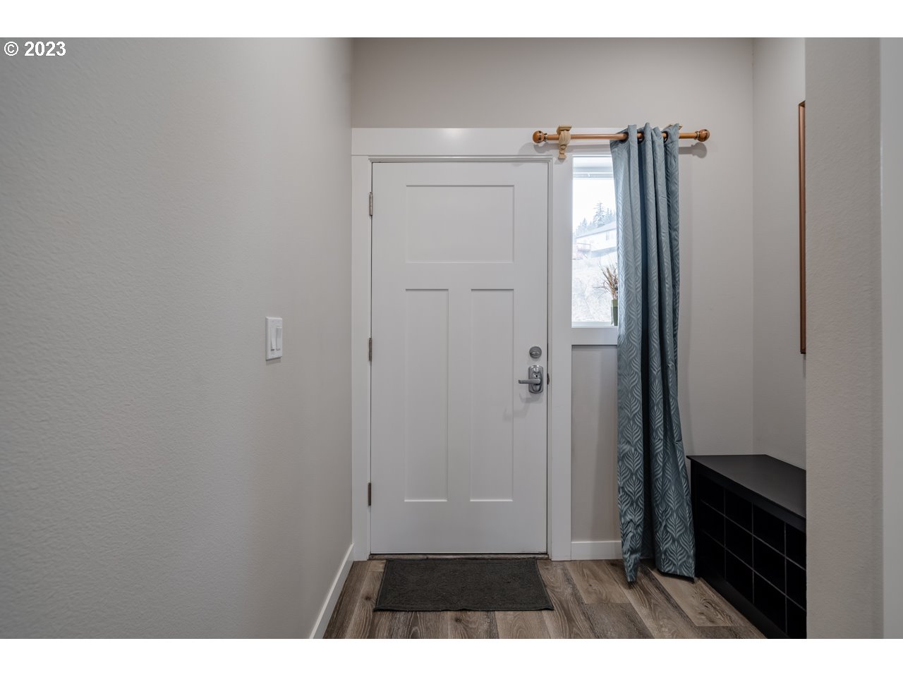 2460 North R Street Washougal, WA 98671 - Photo 3 of 29 Entrance/Foyer