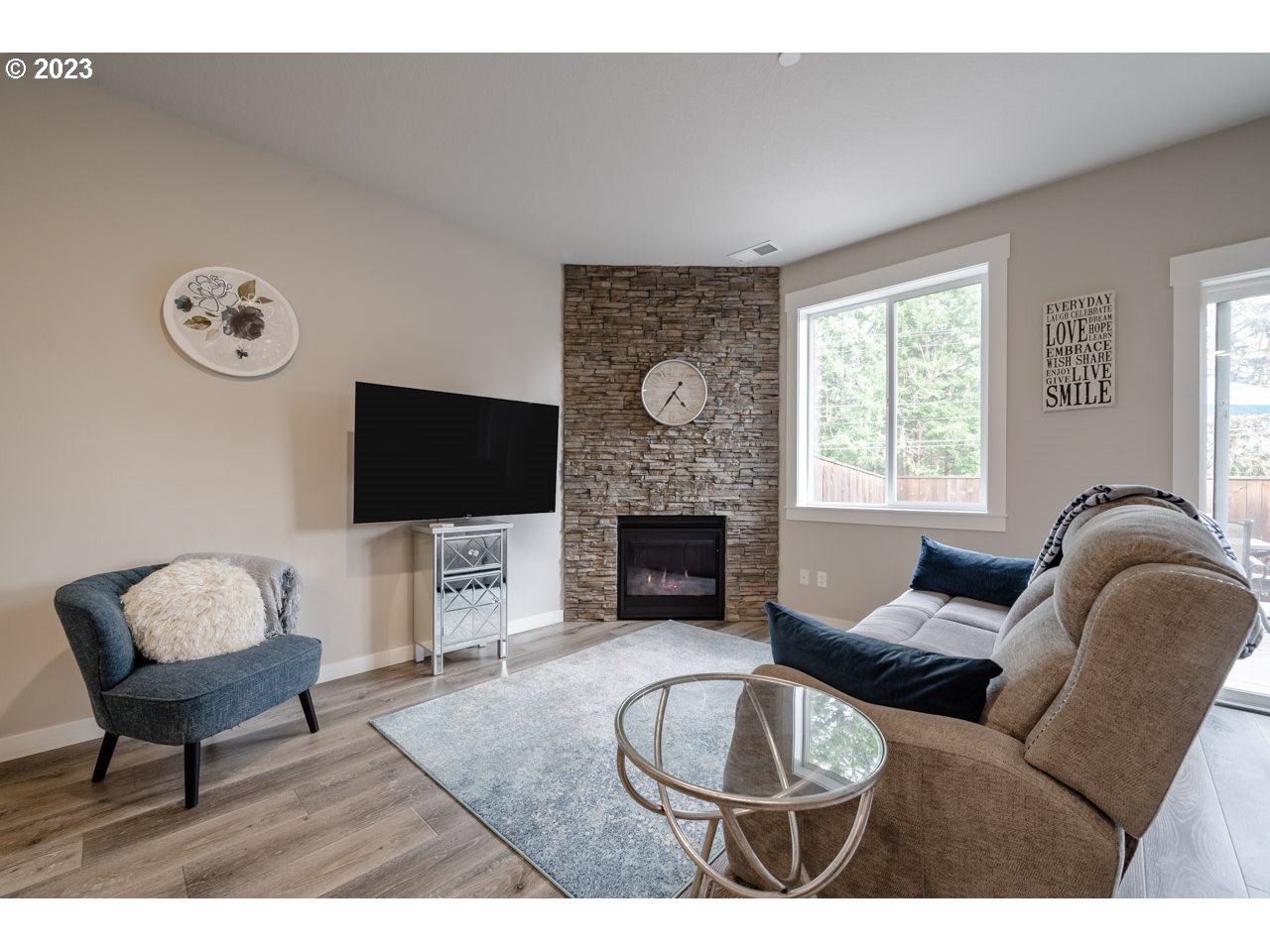 2460 North R Street Washougal, WA 98671 - Photo 7 of 29 Living Room