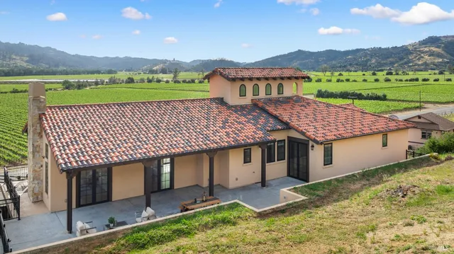 $2,898,000 | 4018 Silverado Trail North, Calistoga, CA 94515