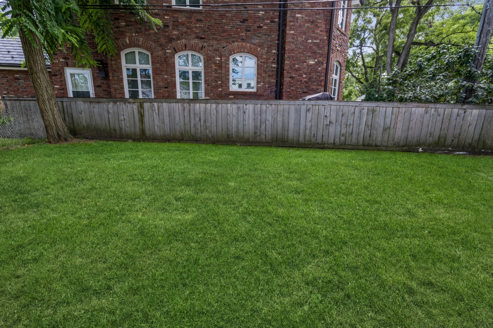 1621 West Talcott Road Park Ridge, IL 60068 - Photo 25 of 26 a front view of a house with backyard