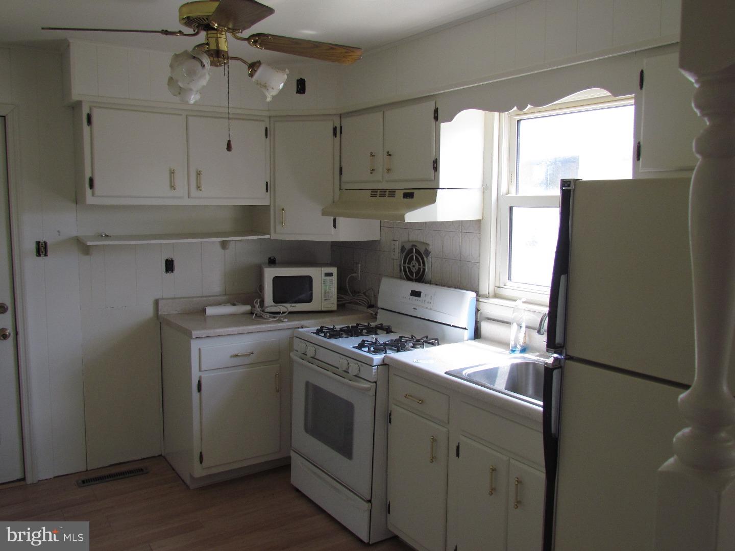 459 Flanders Road Bellmawr, NJ 08031 - Photo 4 of 6 Gallery Image 4