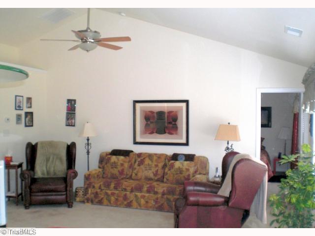 2157 Rindle Drive High Point, NC 27262 - Photo 4 of 16 Den/Family/Great Room.