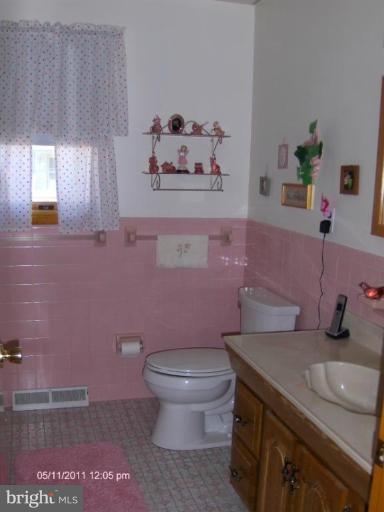 411 Riverside Road Essex, MD 21221 - Photo 3 of 9 Bath #1