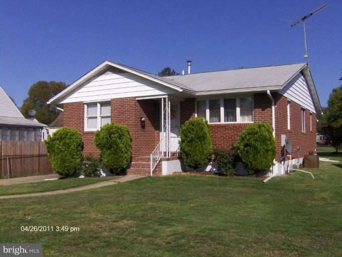 411 Riverside Road Essex, MD 21221 - Photo 4 of 9 Exterior (Main)