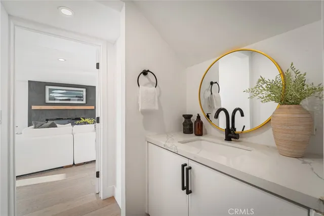 $7,500 | 5115 West Boulevard, Los Angeles, CA 90043