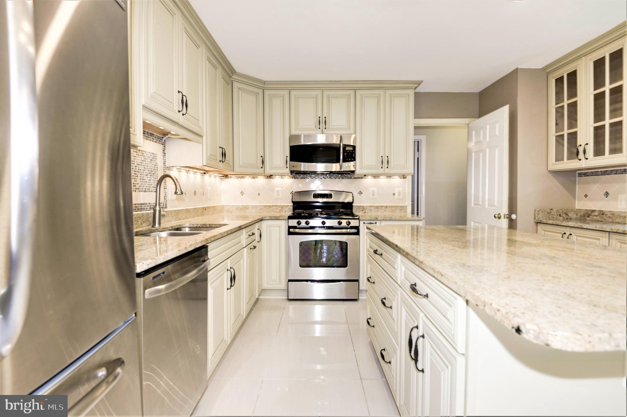 10322 Dunn Meadow Road Vienna, VA 22182 - Photo 4 of 45
