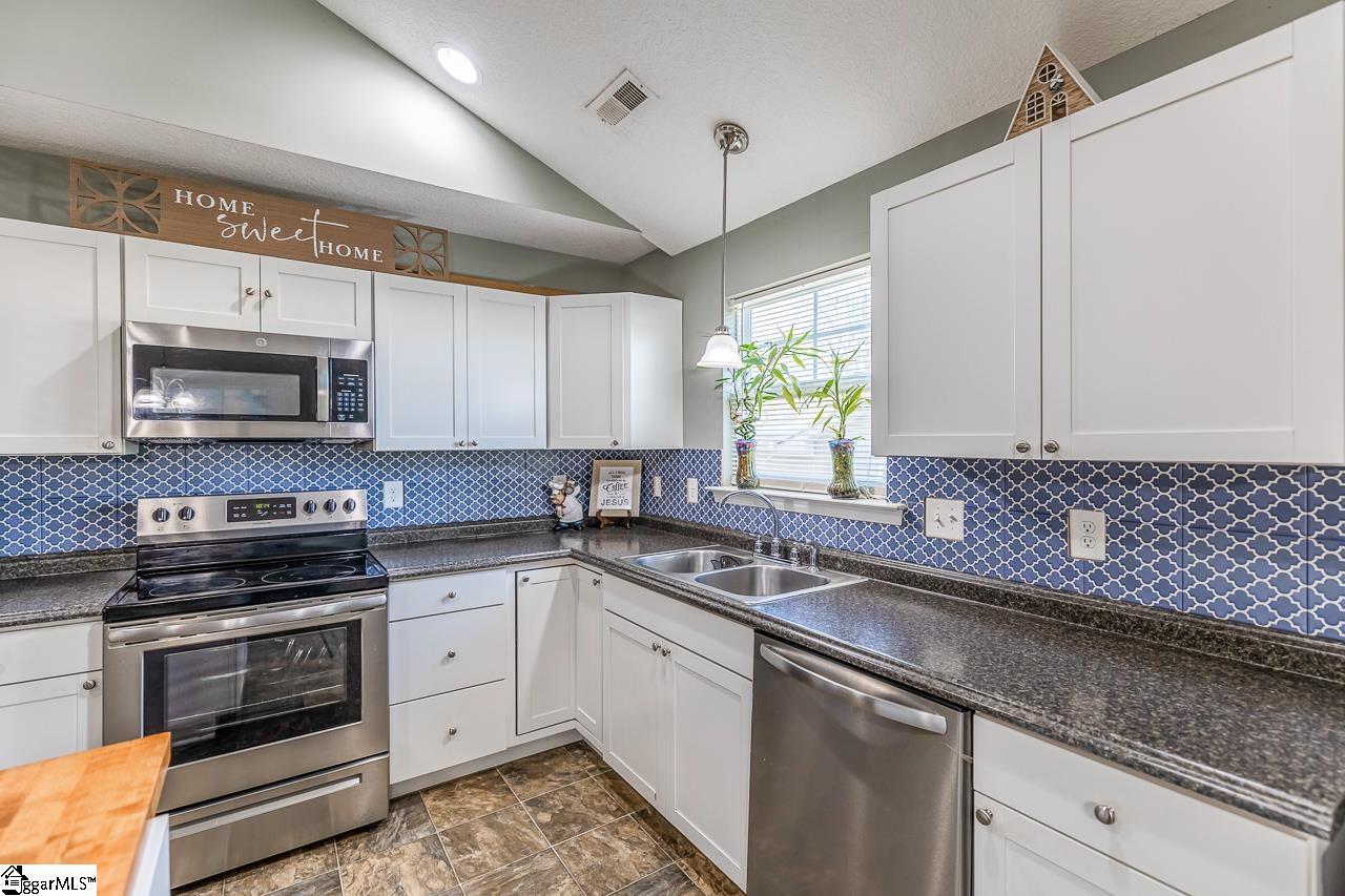 730 Tanner Road Taylors, SC 29687 - Photo 8 of 24