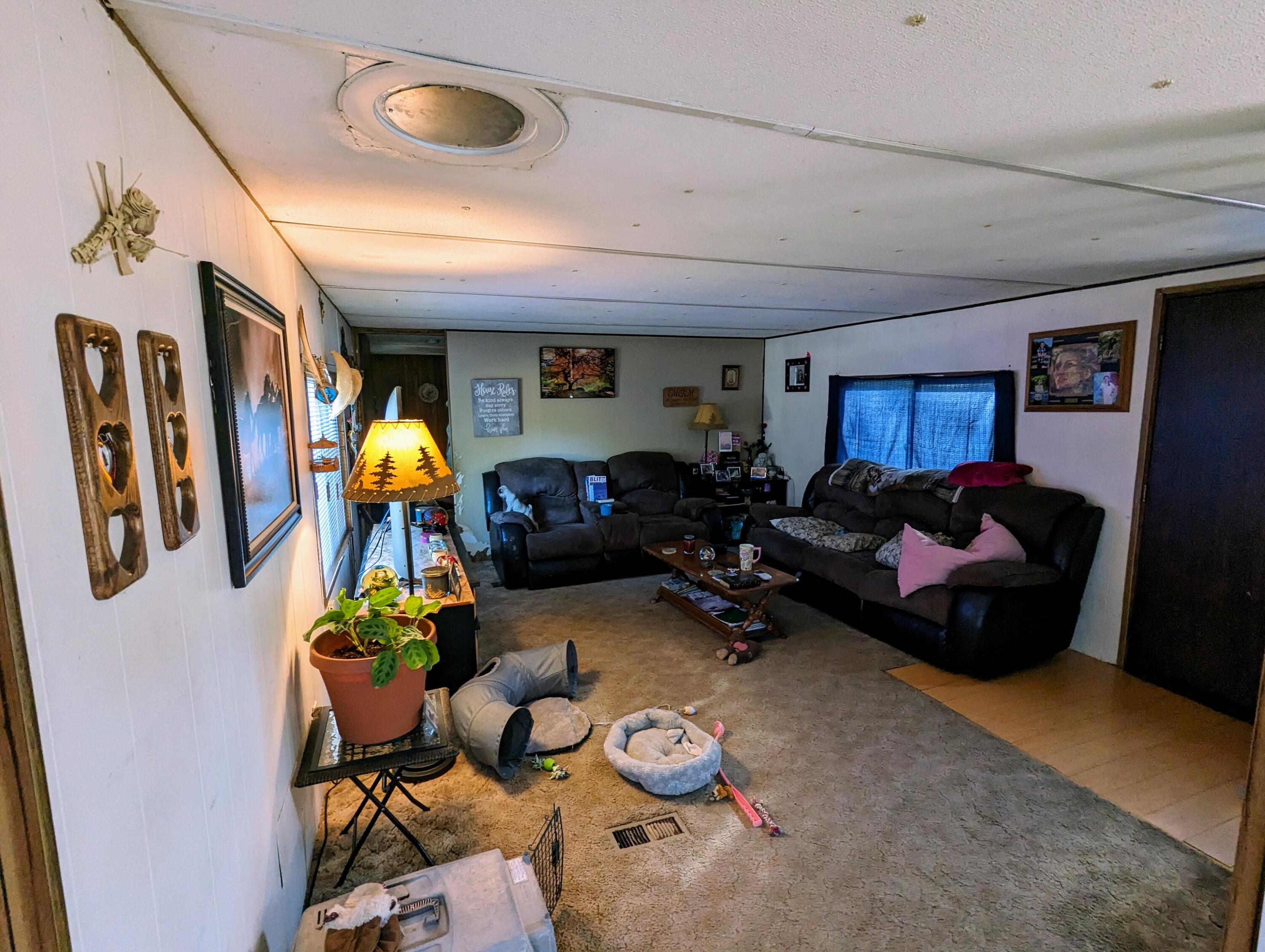 2360 Pine Grove Road Rogue River, OR 97537 - Photo 12 of 19 Living Room